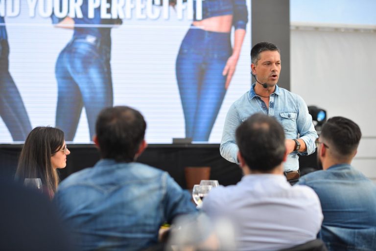 Home office is digital Nirvana, the experience of Arquímedes Cubelos in Desigual
